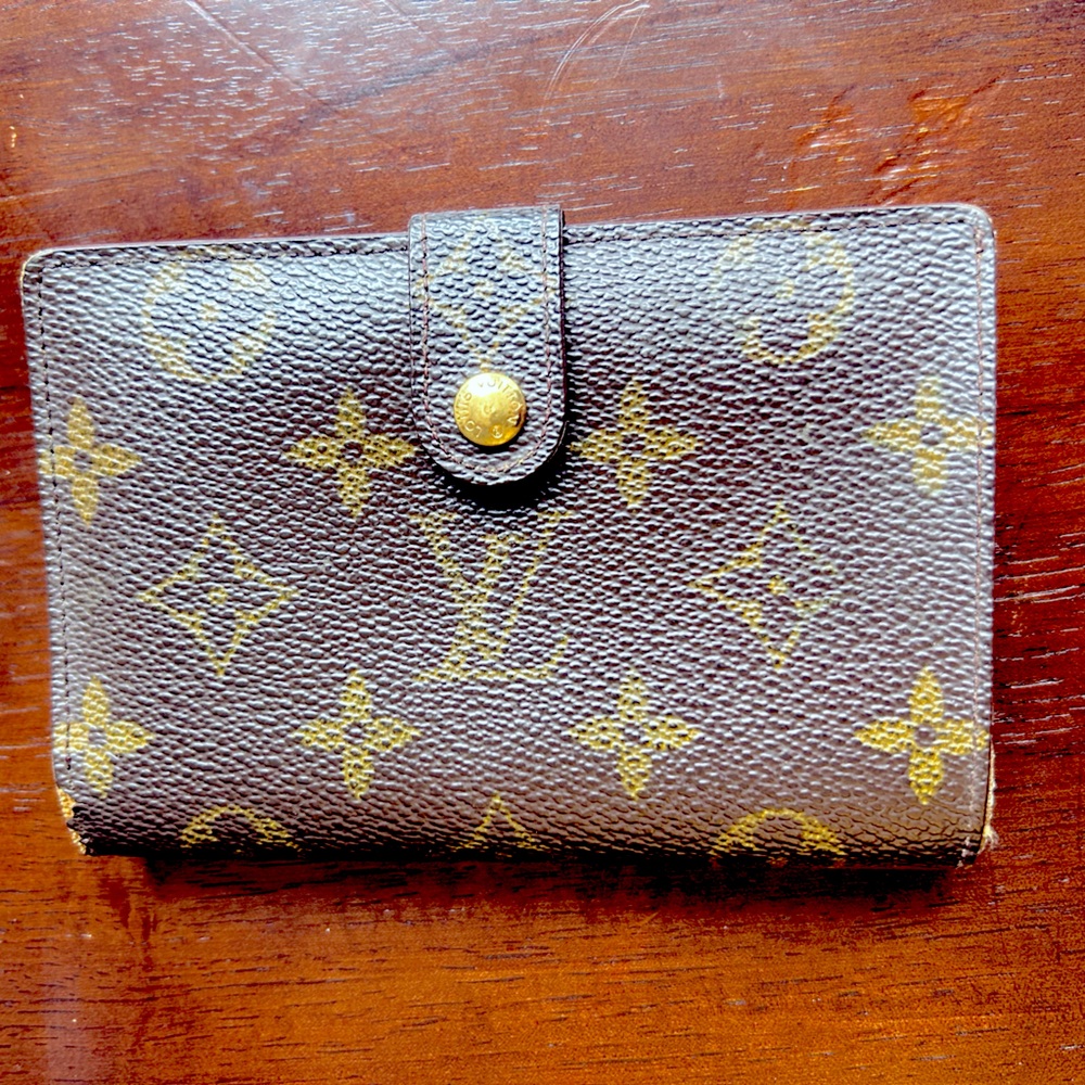Very Good Condition Authentic Louis Vuitton French Kiss Lock Monogram Wallet